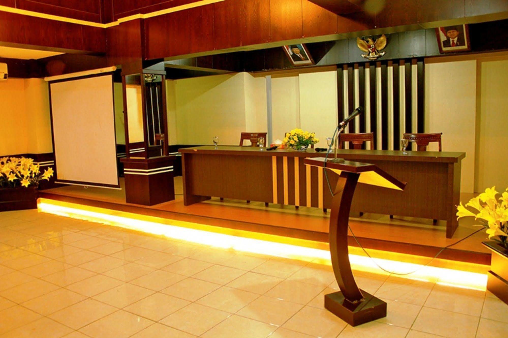 Oyo 2487 Sampurna Jaya Hotel Tanjung Pinang Exterior photo