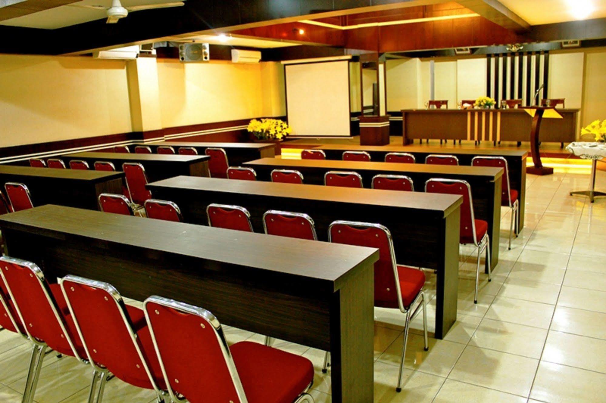 Oyo 2487 Sampurna Jaya Hotel Tanjung Pinang Exterior photo